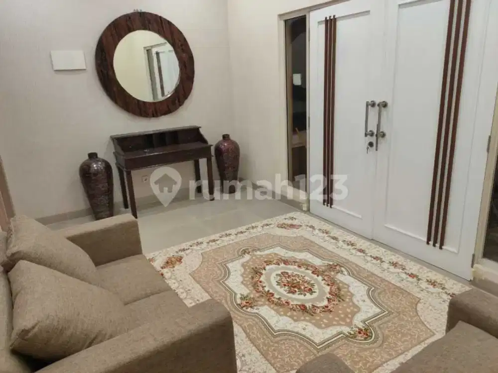 Disewakan Rumah di Town House Emerald Pik 1 , Furnished 4 Kmr Tdr