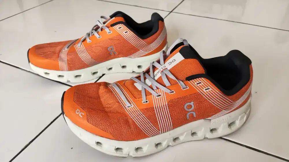 On CloudGo Orange Original – Like New 95%-Nyaman untuk Running & Daily