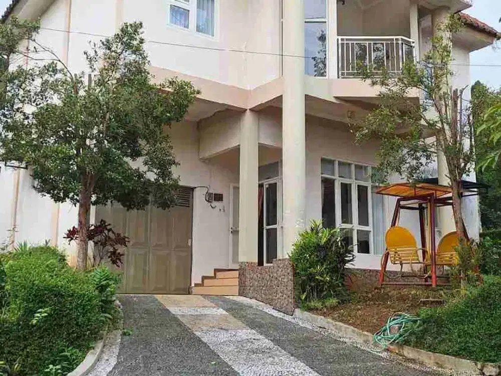 DIJUAL VILLA 2 LANTAI BANGUNAN CIAMIKK GRAND TRAWAS MOJOKERTO