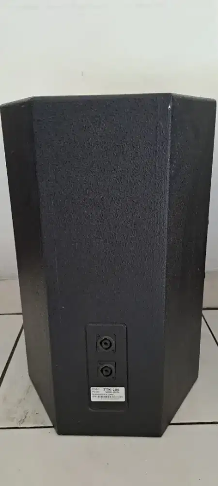 CF audio type 208
Speaker 8 x 2 + tweeter