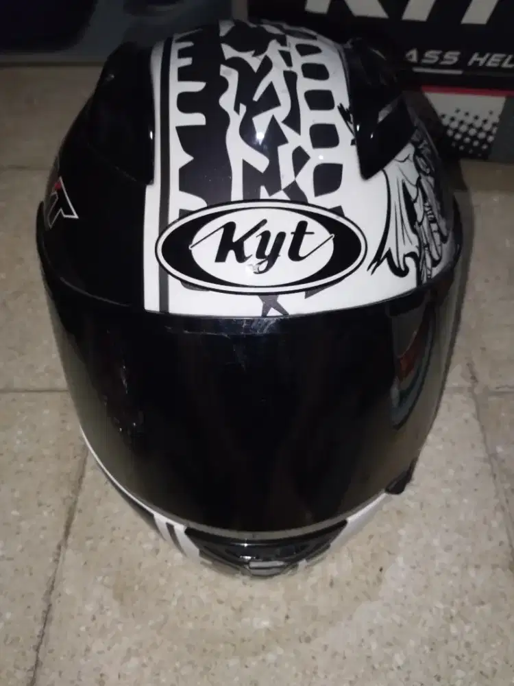 Helm KYT rc7 Corak White and Black