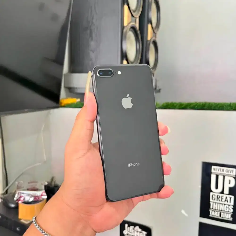 Iphone 8 Plus 64GB Hitam Mulus Banget