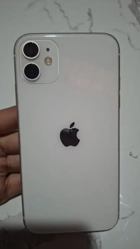 IP 11 64BG LIKE NEW
