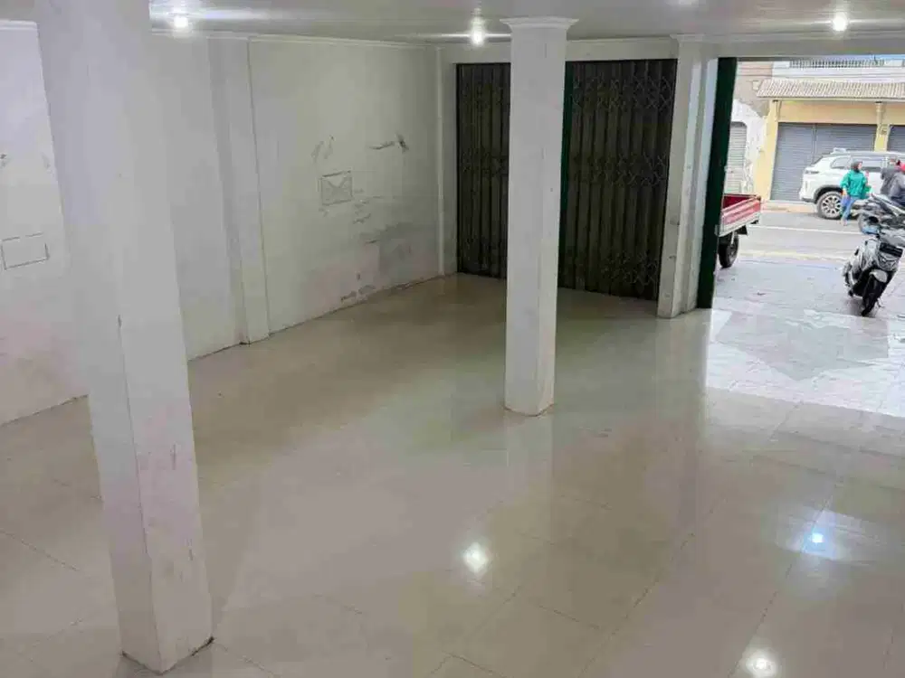 Di Sewakan 1 Ruko Gandeng Di Agus Salim Bekasi

Luas Tanah  400 m²
Luas Bangunan 360 m²
Luas Muka Ruko 7,5 m² x 2 Ruko  
Panjang Ruko 12 m²
Daya Listrik 4400 Watt 
Kamar Mandi 1
Air  Sumur Pompa 
Jumlah Lantai 2
Carport 6 Mobil 
Sertifikat SHM 
IMB  Ada