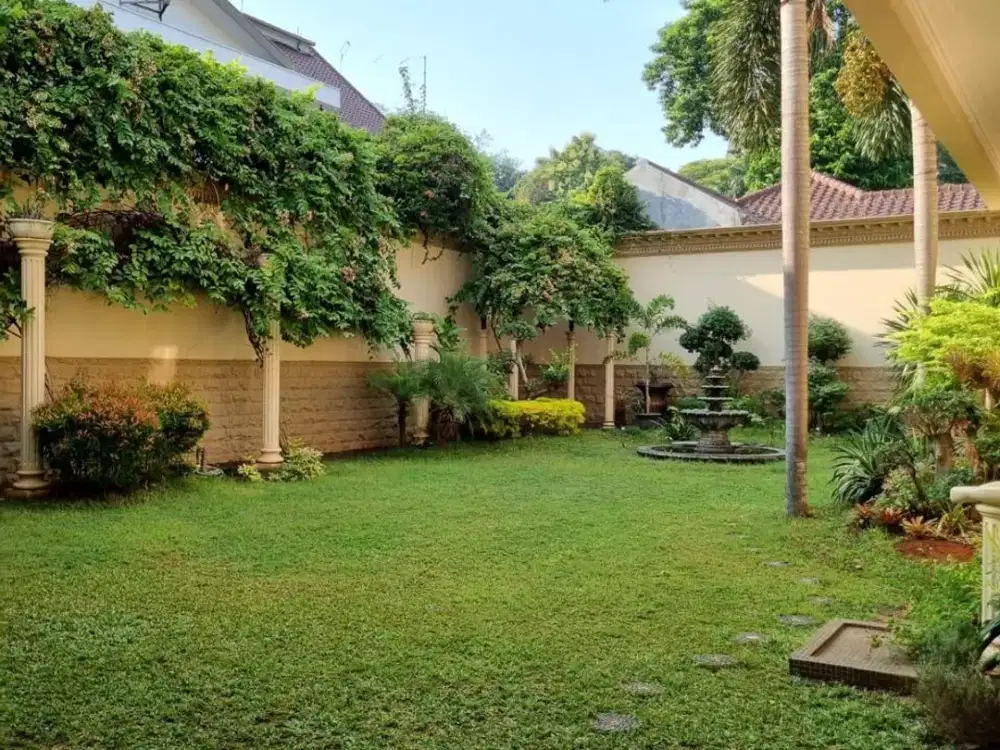 300 m ke taman suropati menteng jakarta pusat nego sampai dengan deal rumah besar dengan taman belakang