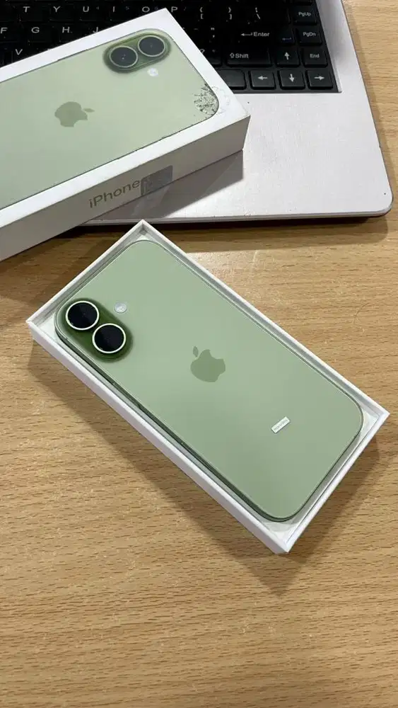 iPhone 17 256 gb ex iBox bh 100% 11 hari pakai garansi aktif Juli 2027