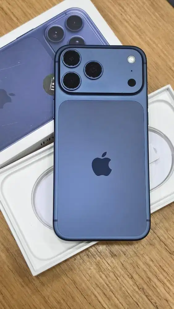 iPhone 17 Promax 256 gb ex iBox bh 100% garansi aktif Februari 2027