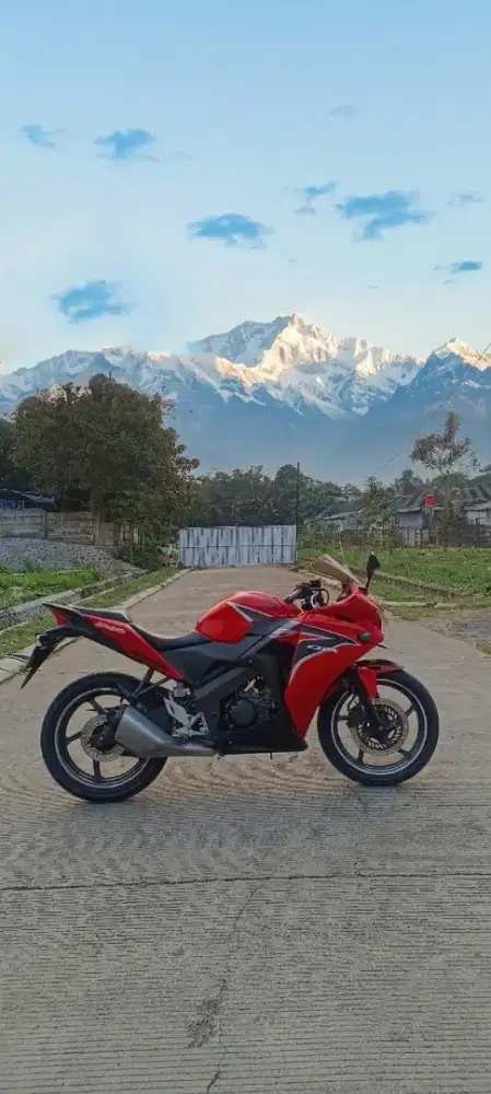 Cbr 150 cbu merah 2012