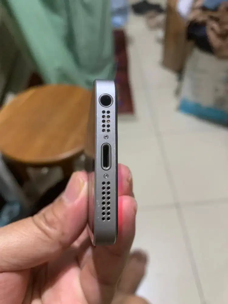 Iphone 5SE like new grey