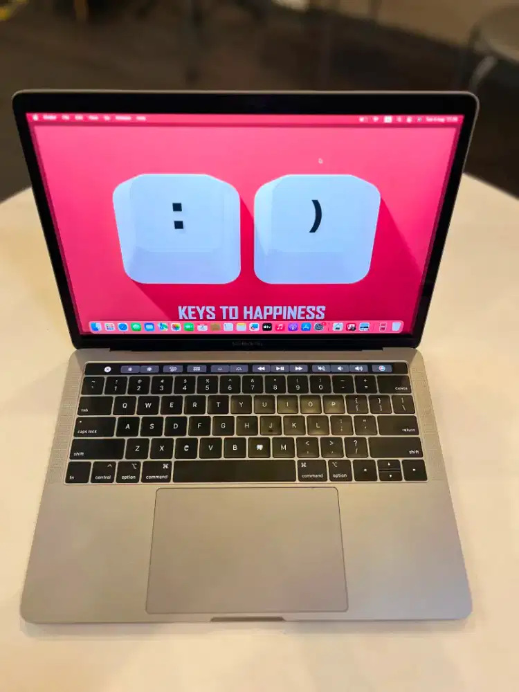 Macbook Pro 2019 i5/16/256 Touchbar cocok buat editing