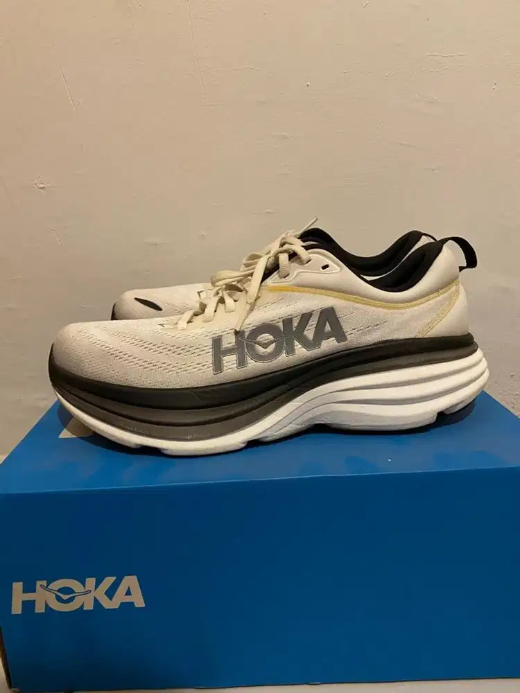 Sepatu lari hoka bondi 8