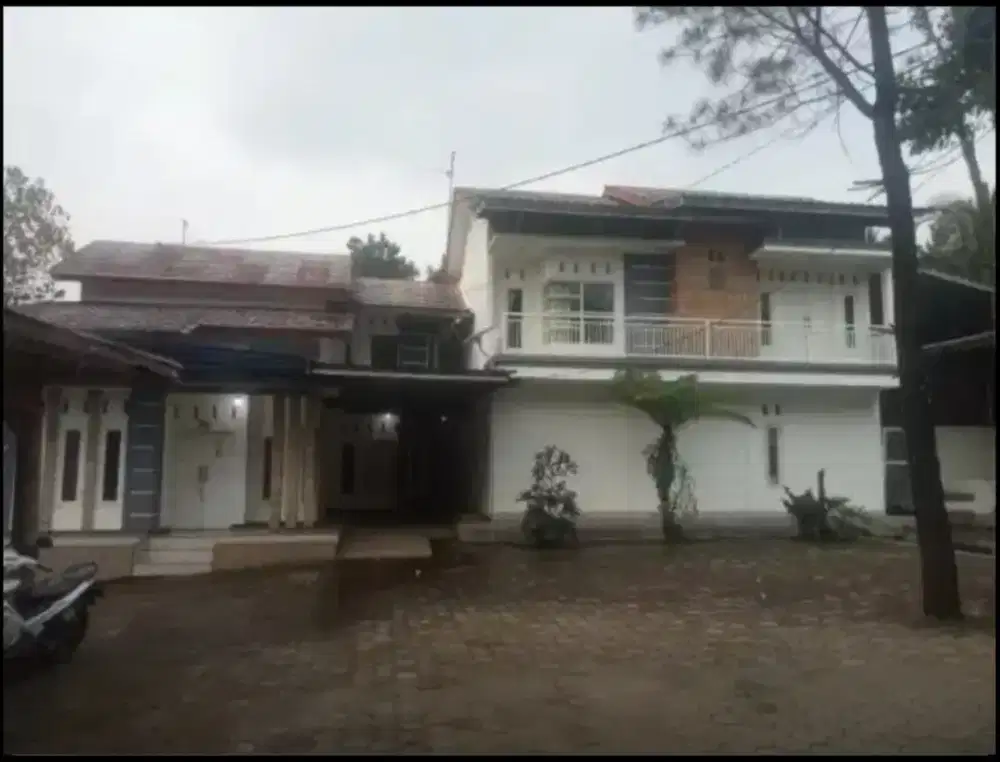 Di jual rumah 2 lantai 2 unit rumah berdampingan