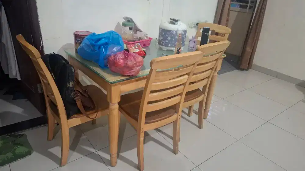 Meja Makan 4 kursi