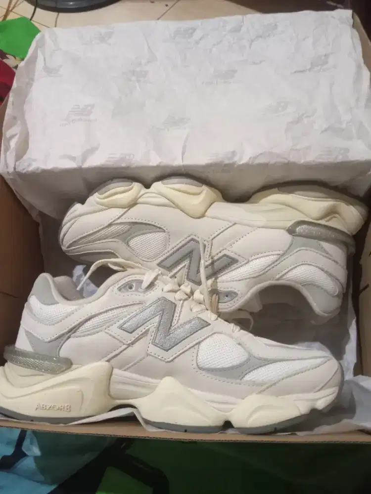 Sepatu New Balance 9060, Beige 7