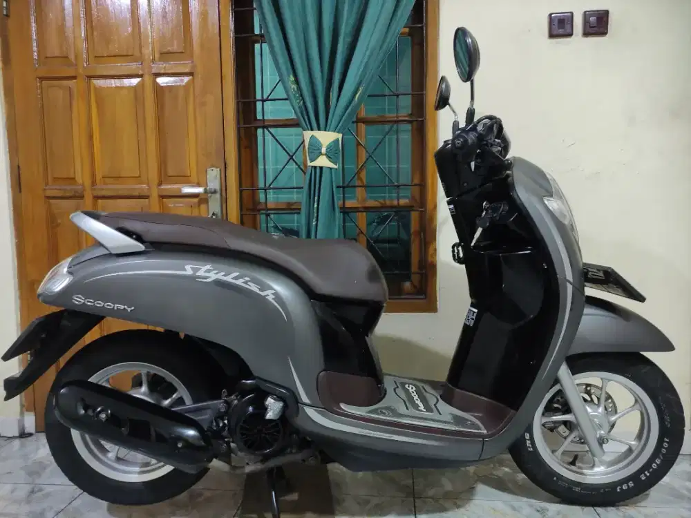 SUPER ISTIMEWA LOW KM SCOOPY STYLISH DONAT CBS ISS SUPER MULUS NOMINUS