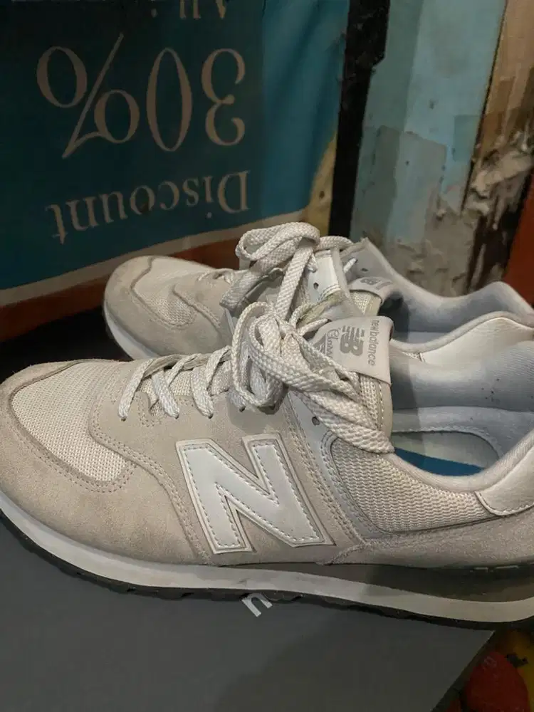 Dijual sepatu ORI NB ,Size 43,aseli MAP,Masih bagus bgt ada dus box