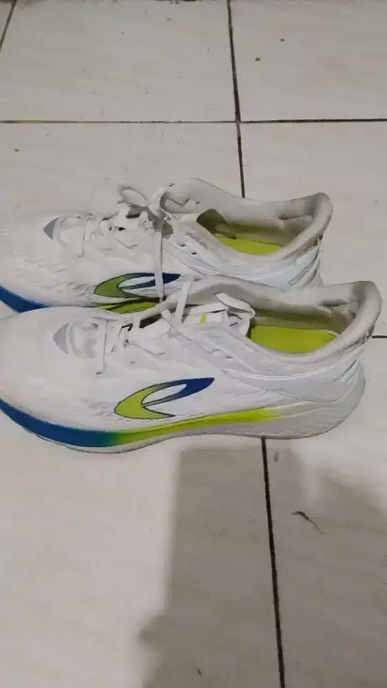 Sepatu 910 Nineteen Putih