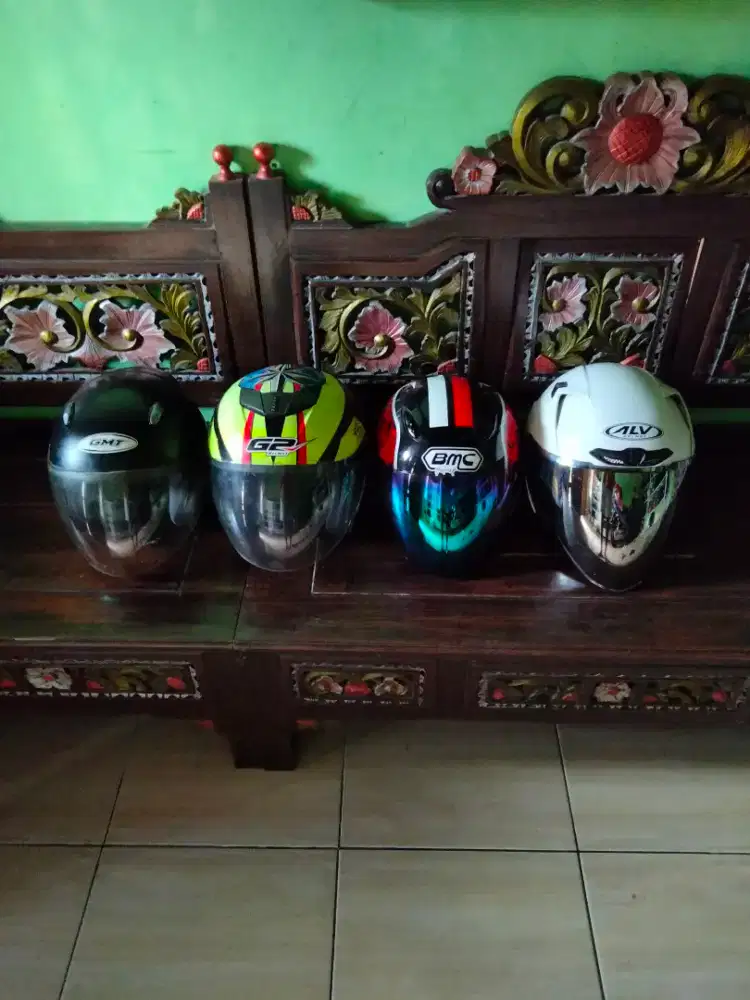 Helm second layak pakai