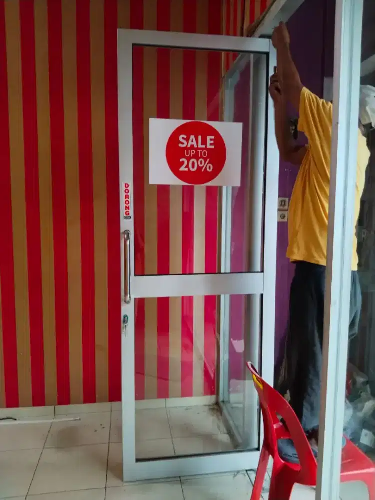 Pintu kaca aluminium