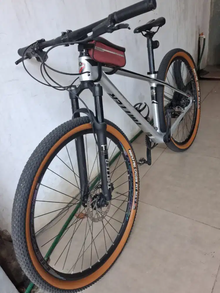 Sepeda olah raga MTB