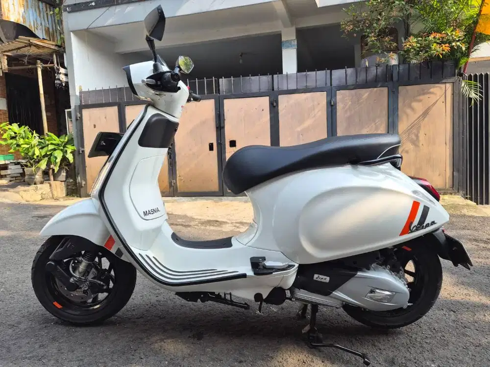 Vespa Sprint S 2024 (km 2rb perak)