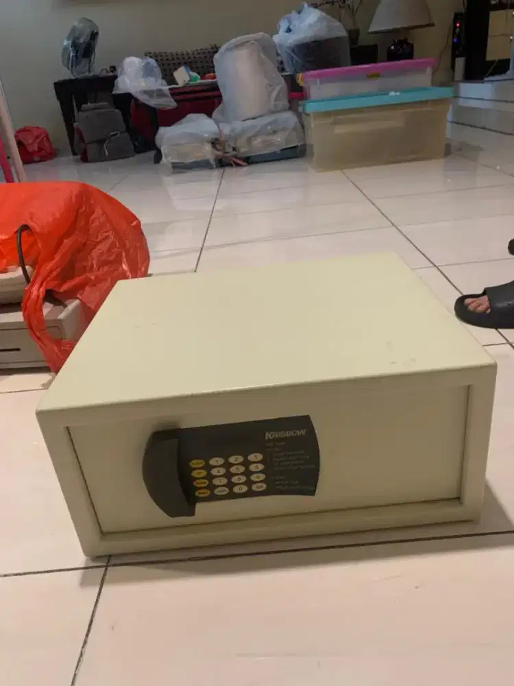 Brangkas merk krisbow