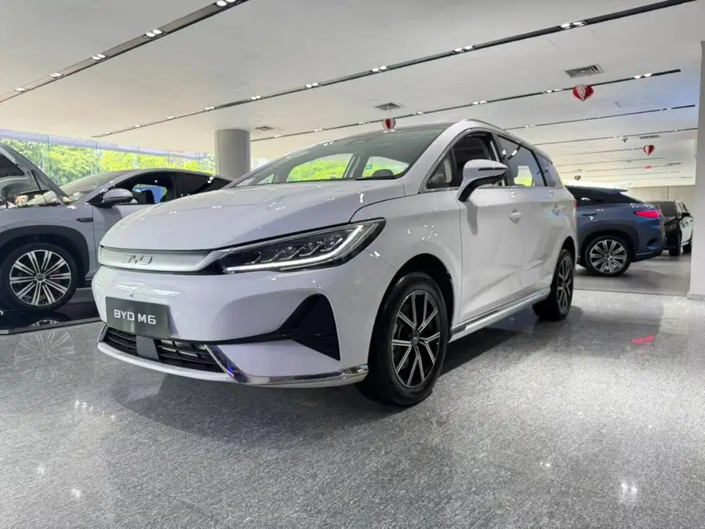 PROMO BYD M6 BUNGA 0% DAN KREDIT 0% DAN KREDIT TANPA ANGSURAN 50:50