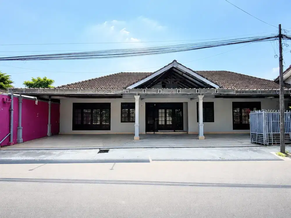 Rumah Luas dengan Paviliun di Kawasan Strategis Cinere