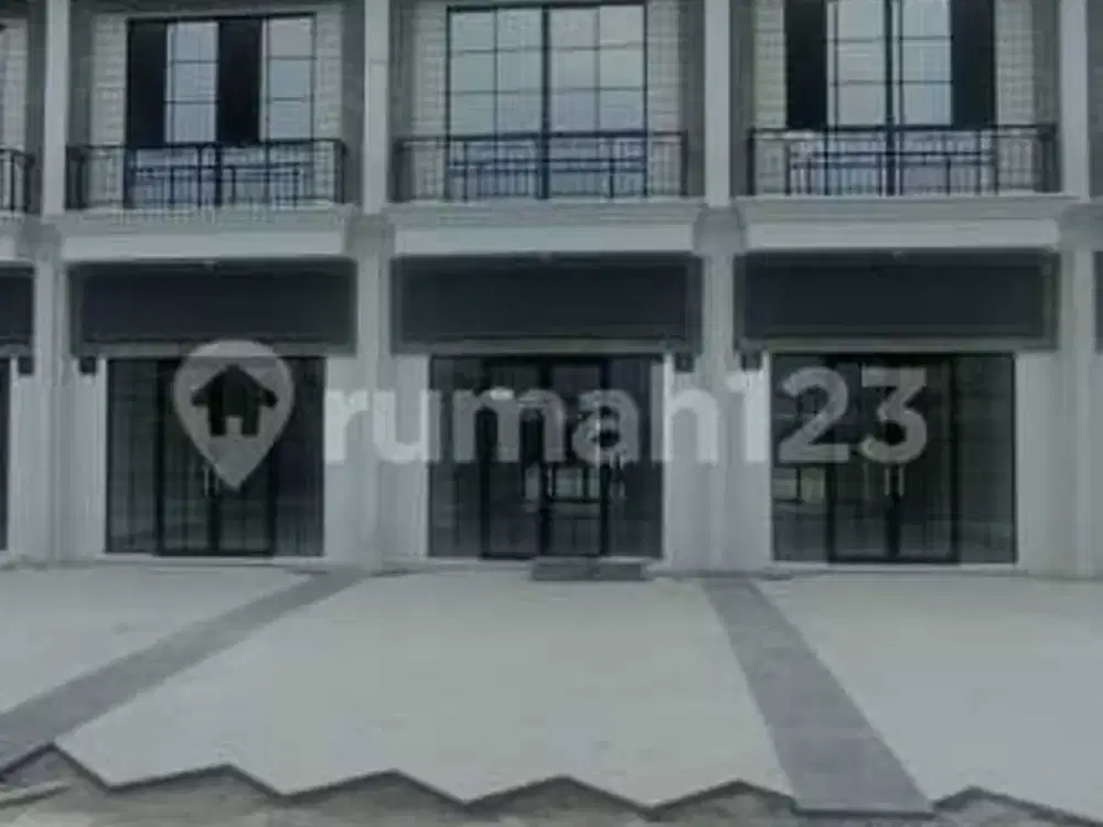 Rukan Harvard 2 Fasad, Depan Danau