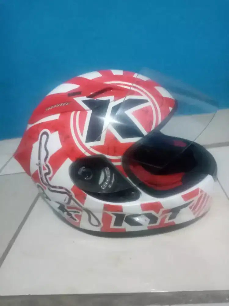 HELEM KYT RC 7 SIZE M BEKAS