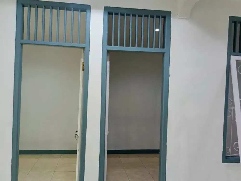 Rumah Bersih dan Terawat Siap Huni di Komplek Taman Harapan Baru Bekasi