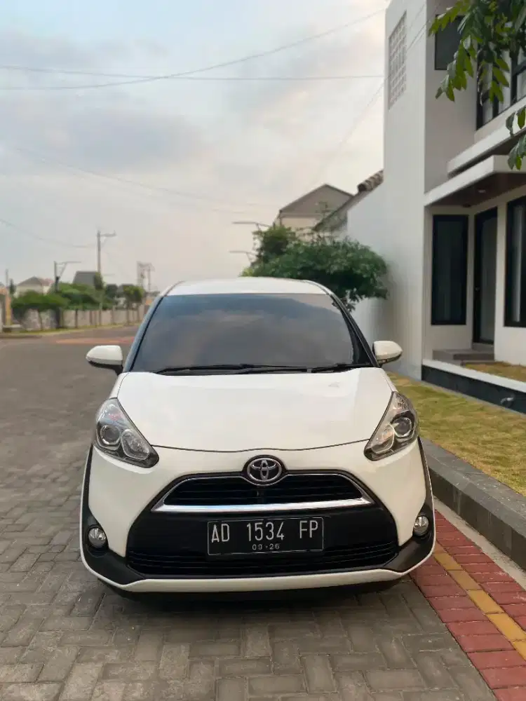 TOYOTA SIENTA TIPE V AT