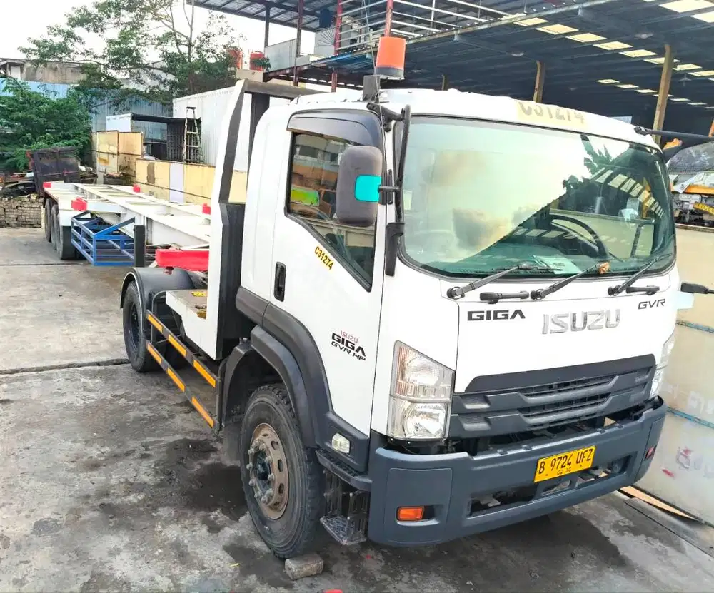 2025 nik 2024 Isuzu Giga engkel 4x2 GVR kepala Trailer + Buntut BARU