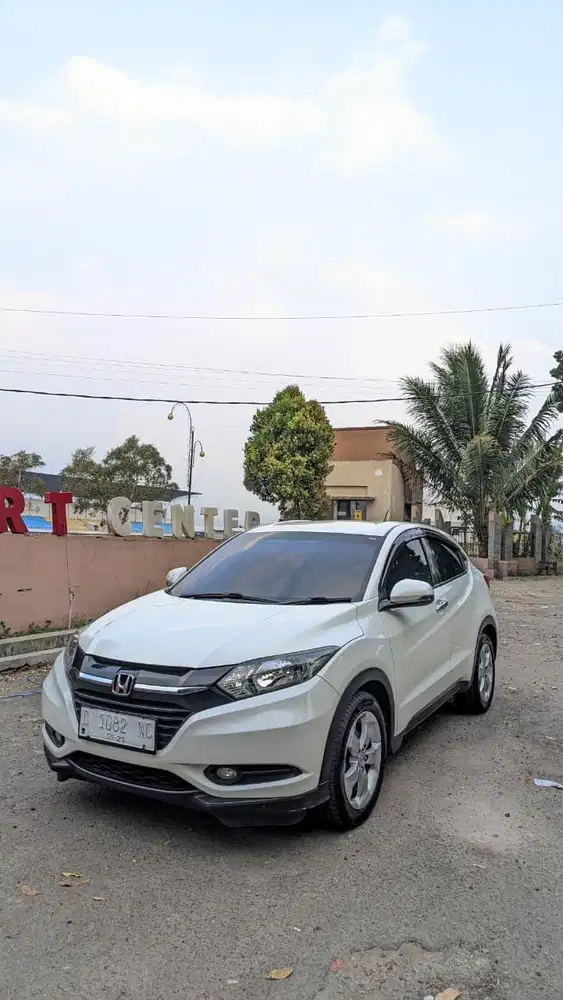 Honda Hrv 2016 E Cvt matic Hr-v  putih antik km low terawat
