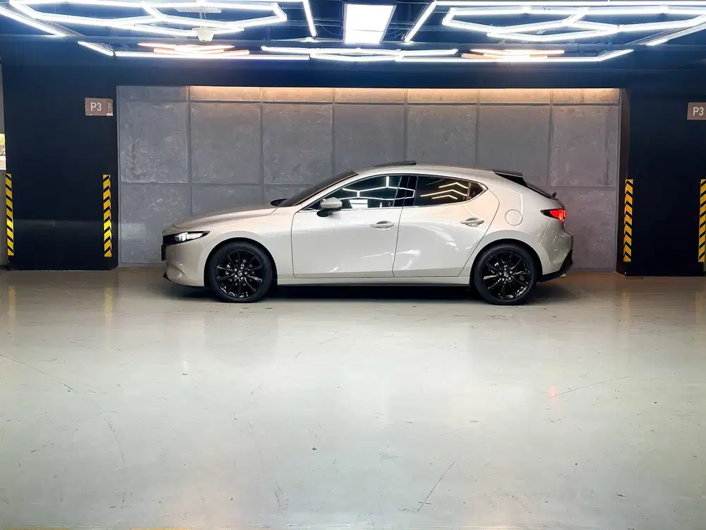 KM 9 rb Mazda 3 Hatchback 2025