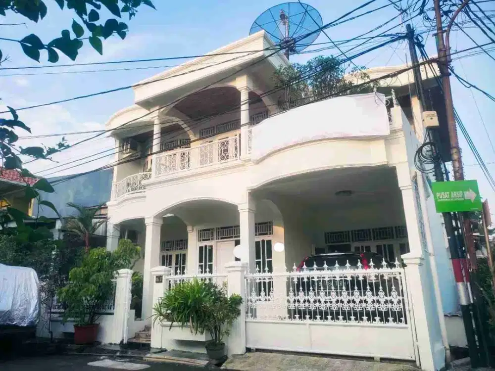 rumah memplak yg berwarna di pondok kelapa