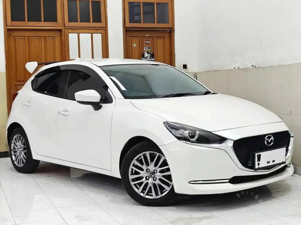 Spt Baru New Mazda 2 Hatchback 2024 GT Skyactiv 1.5 AT Putih 2023 Tg1