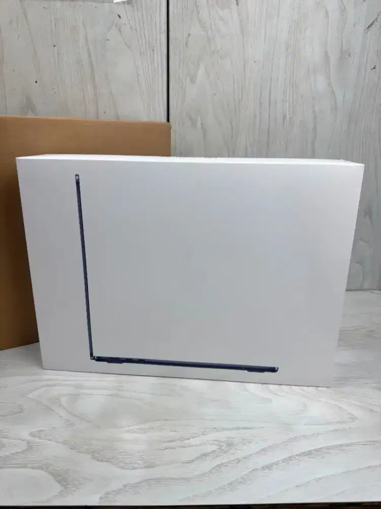 Macbook Air M5 13 Inch Segel BNIB Ibox  Ram 16 Ssd 512 lengkap full se