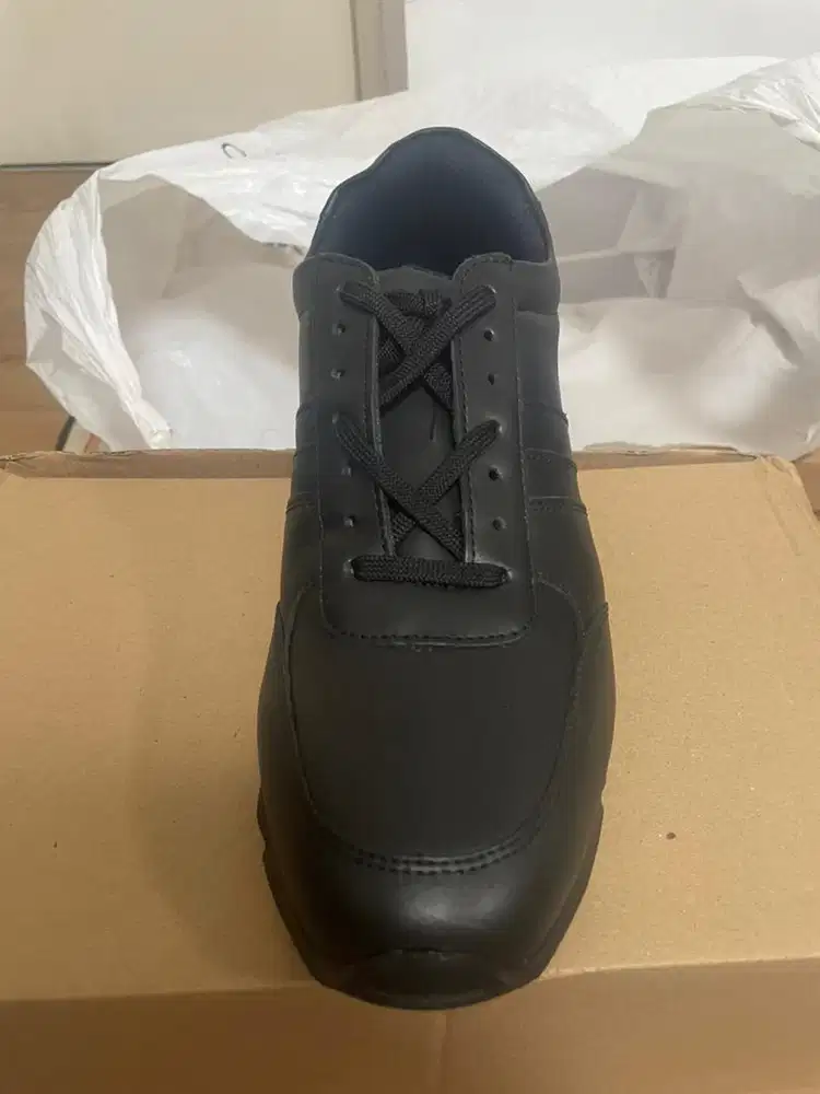 Sepatu harian dinas reserse