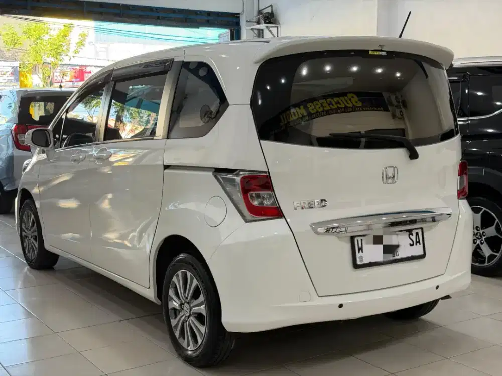 Honda Freed E PSD 2015 Matic Putih Tanpa PR