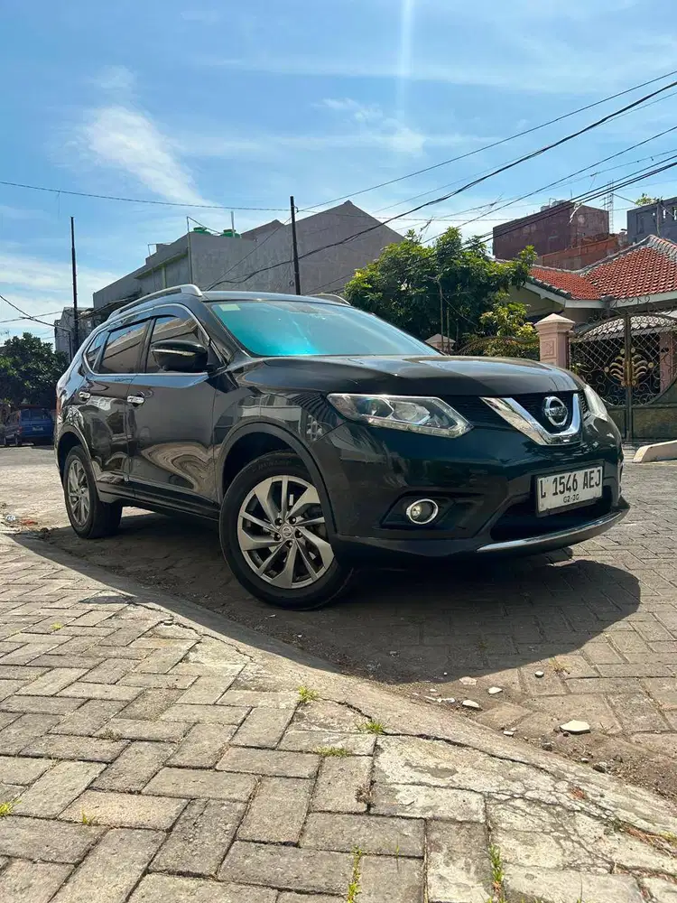 Nissan Xtrail at 2015 powerback door