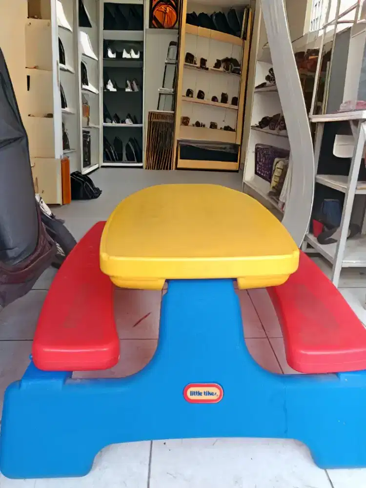 Meja kursi anak