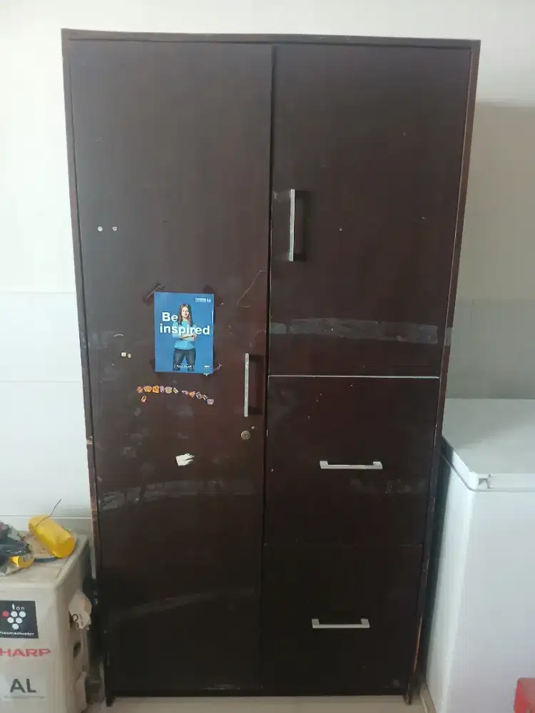 Lemari pakaian 2 pintu 2 laci