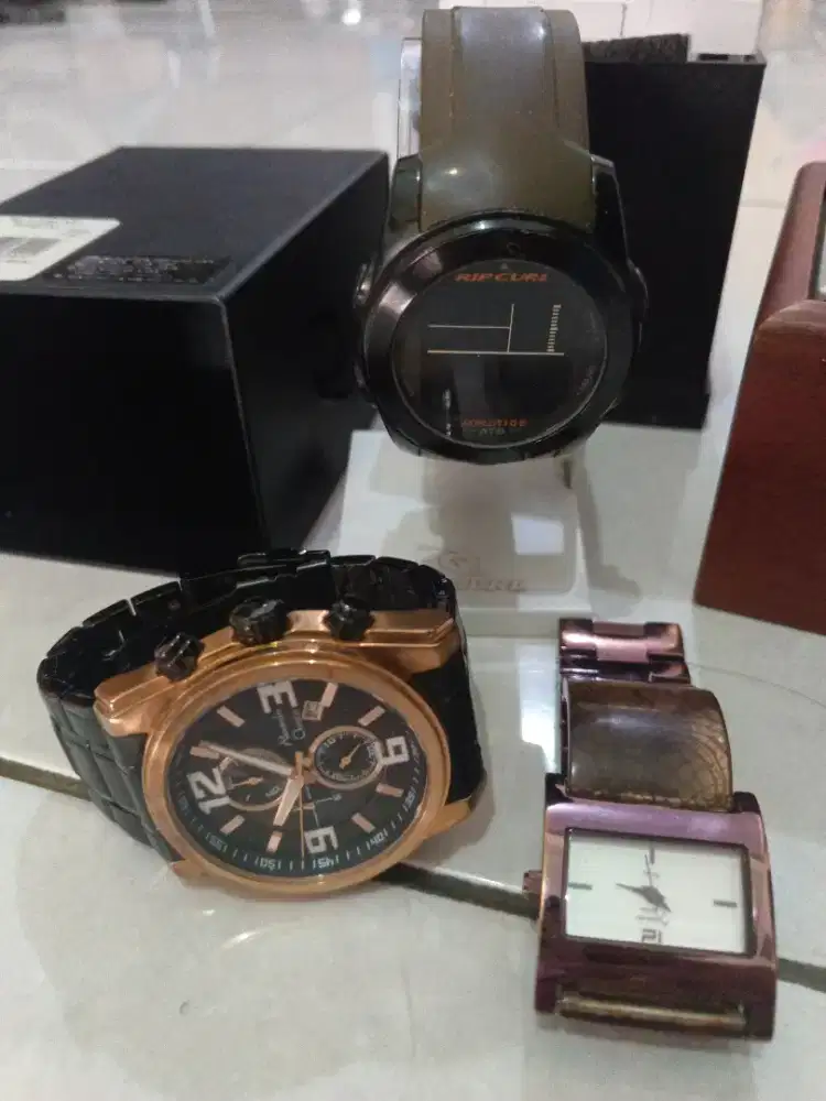 Jam tangan merk ripcurl , Alexandre Christie