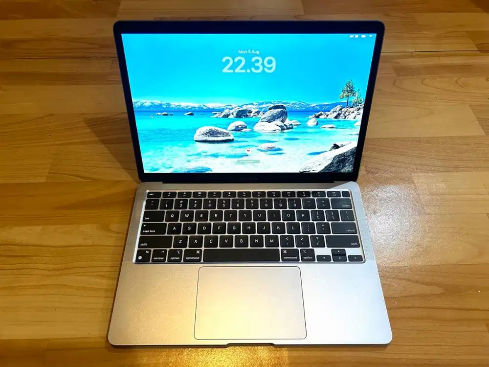Macbook Air 13 Inch 2020 M1 - SALES (FREE TAS RANSEL + JAM QUIKSILVER)