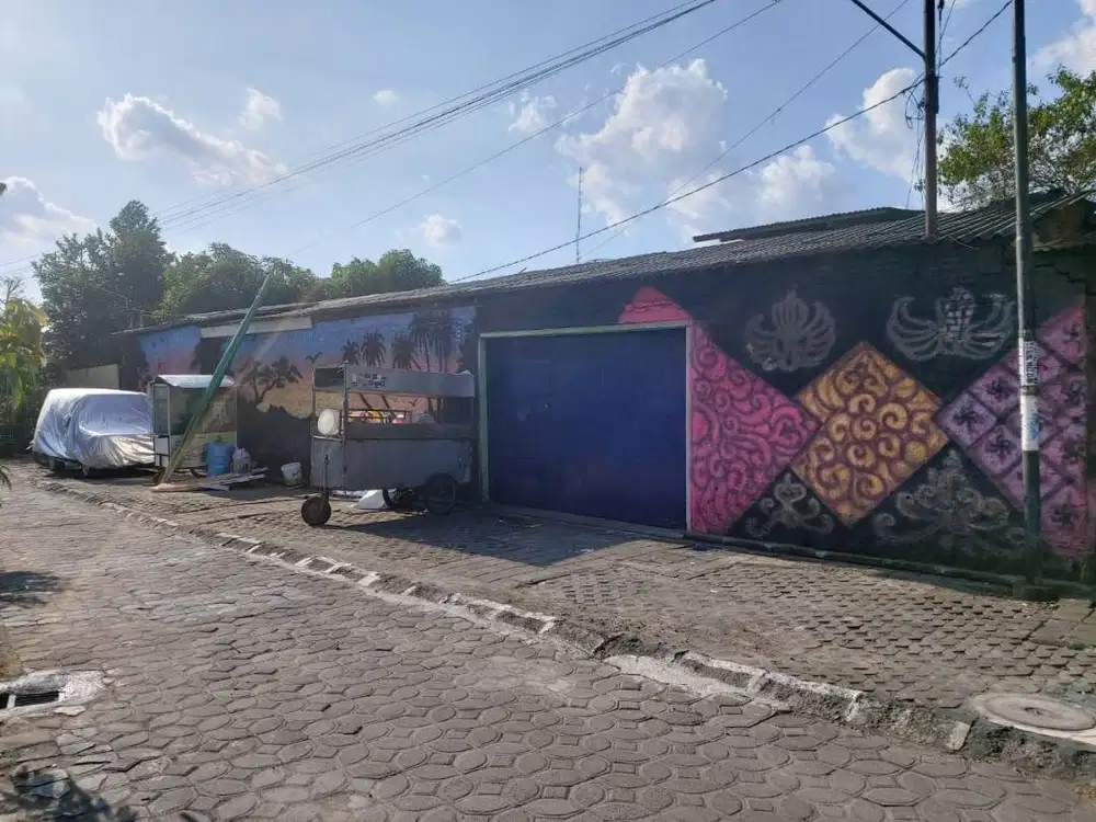 Bangunan jual harga Tanah. 5 Menit dr Pasar Gedhe. Cocok untuk Gudang!