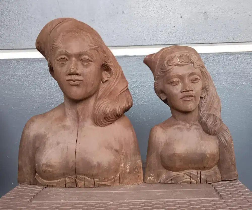 Patung Kayu Tua Antik Wanita Bali