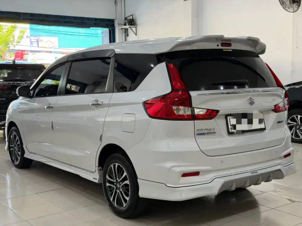 Suzuki Ertiga GT Sport Hybrid 2023 Matic Putih Favorit