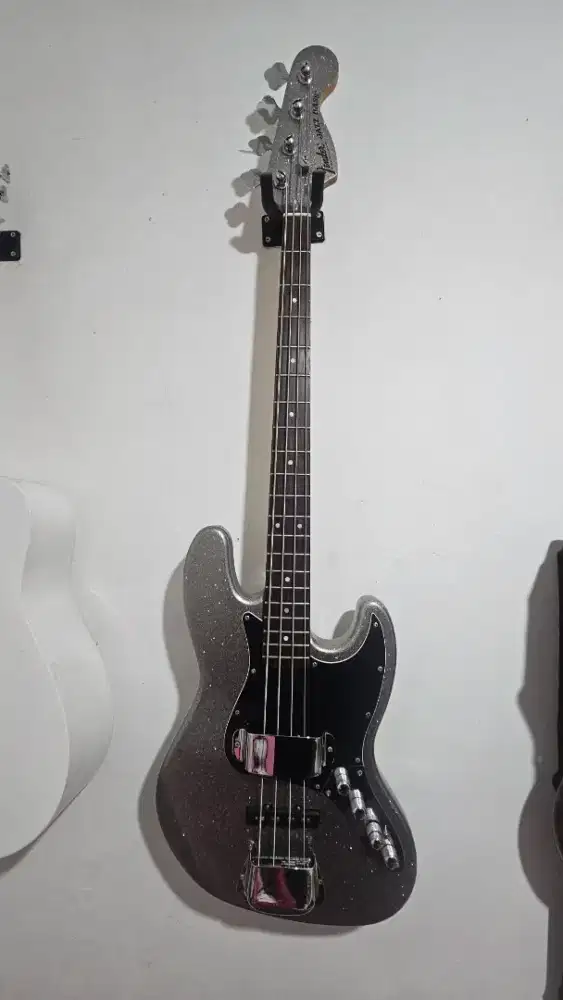 Jual koleksi pribadi, Bass Squier 4 String oroginal Upgrade