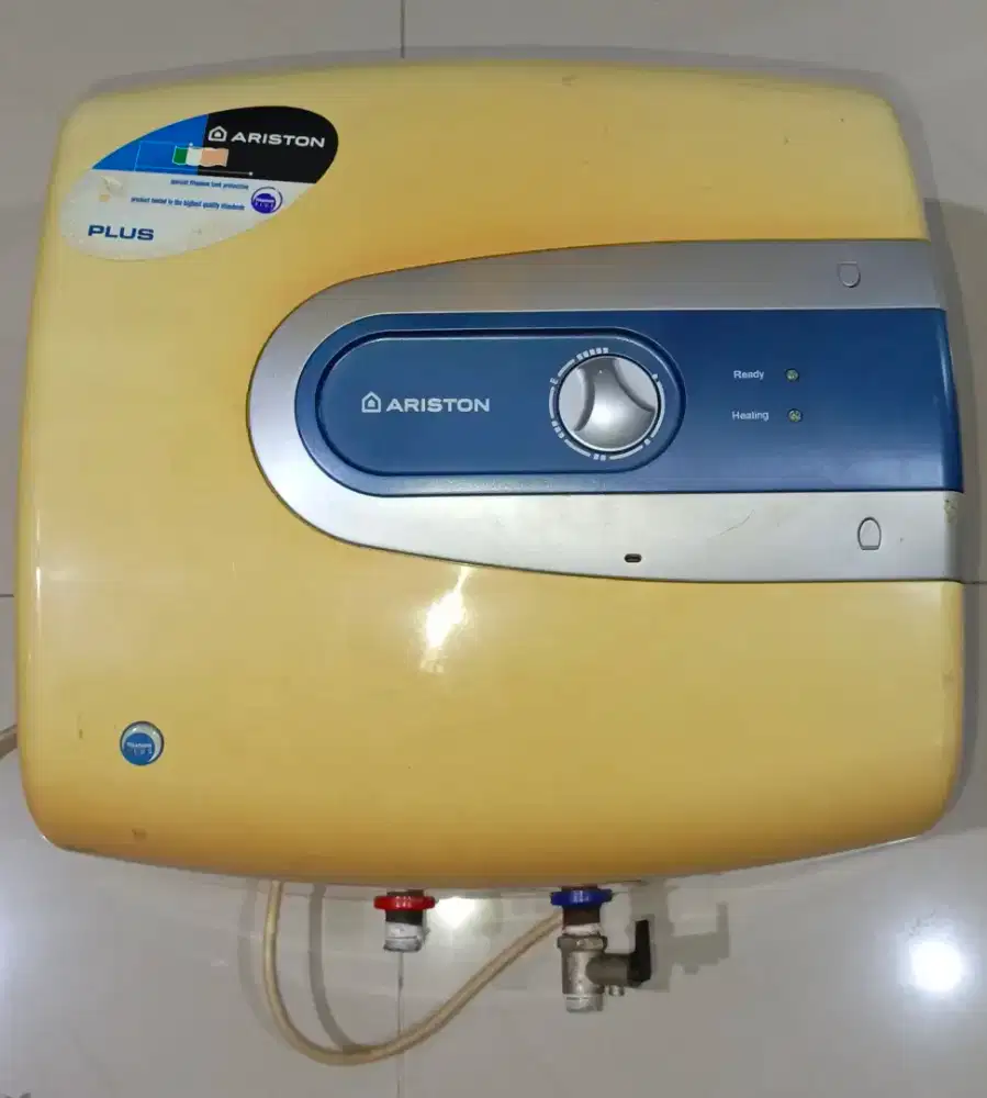 Water Heater merk ARISTON, isi 30 Liter
